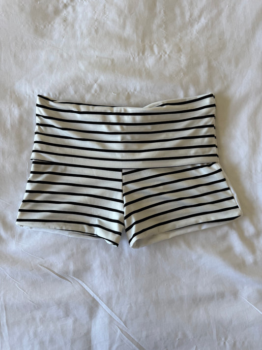 STRIPED MICRO SHORTS (SMALL)￼